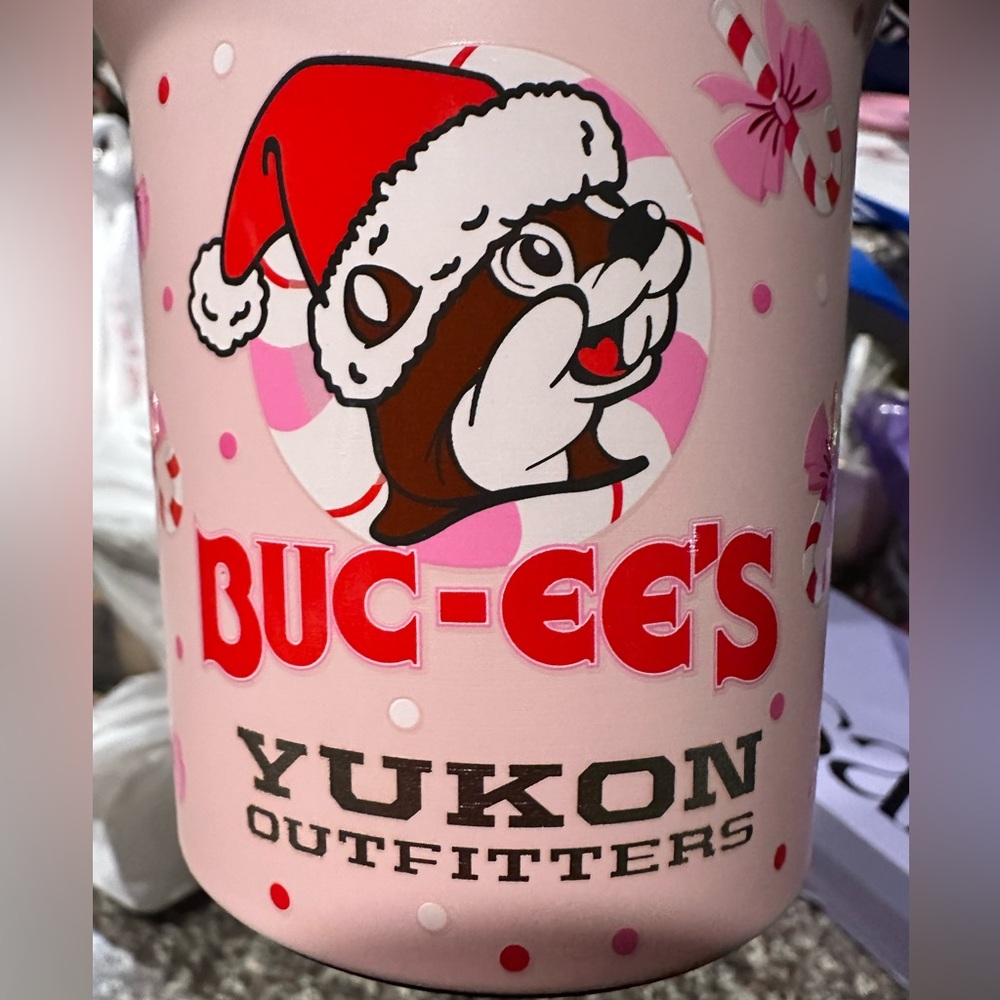 BUC-EE’S 2025 Holiday Bow 40 oz Tumbler - Picture 4 of 7